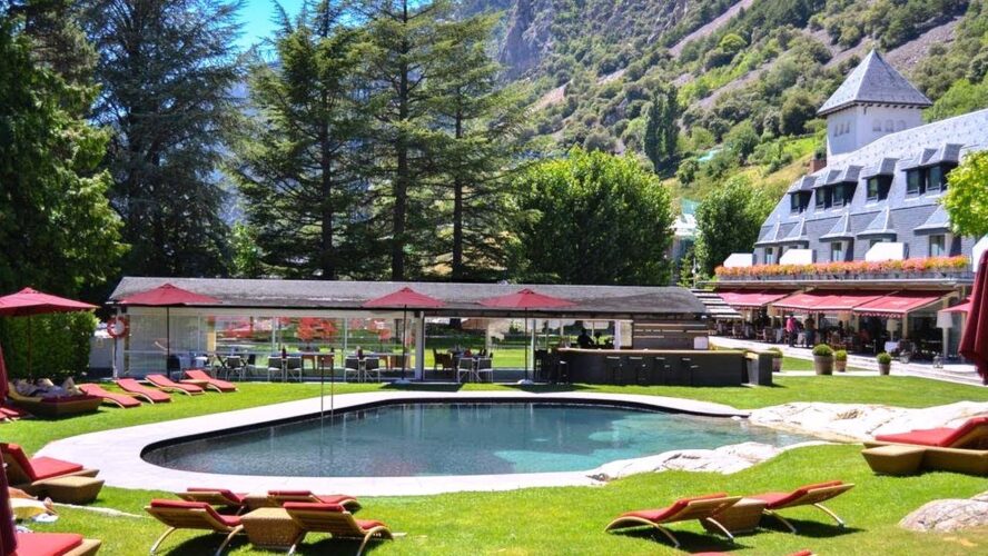 Descubre los mejores hoteles con media pensión en Andorra la Vella