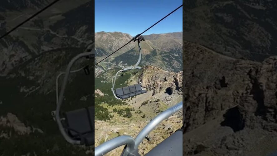 Explora la comodidad del telesilla en Canillo, Andorra